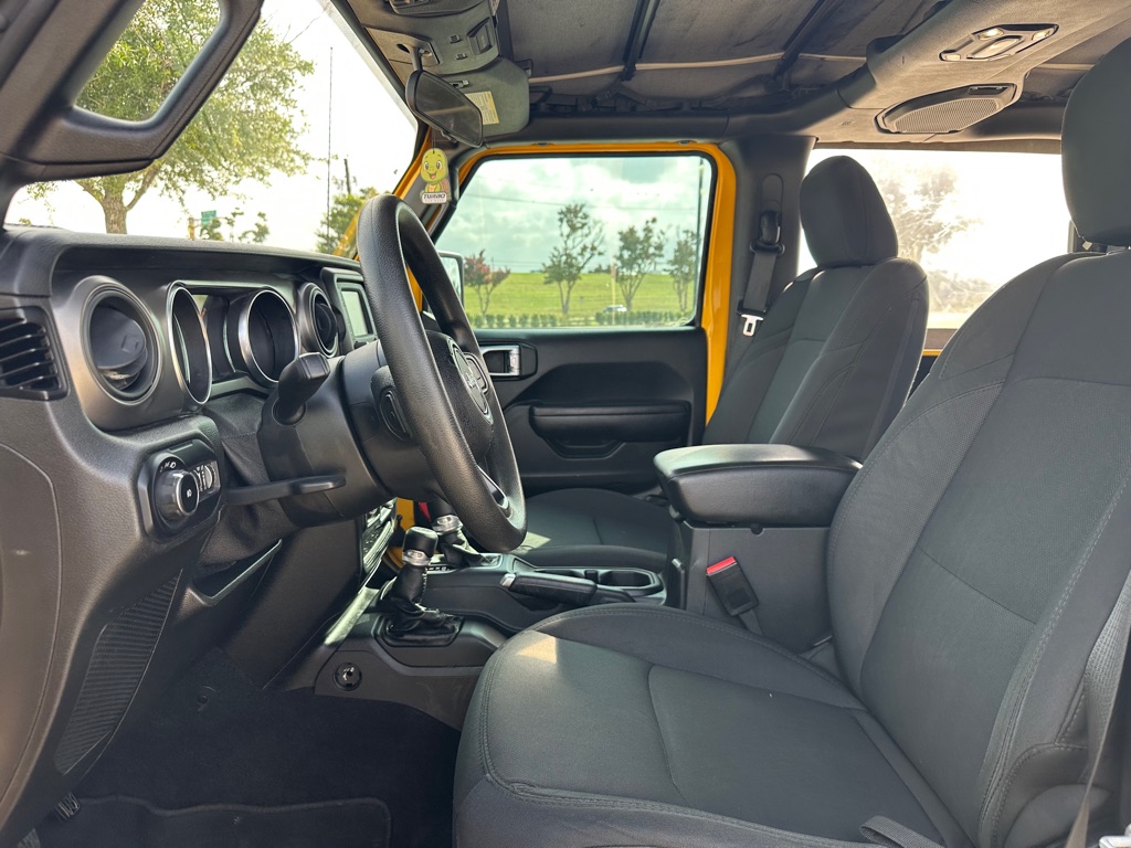 Photo 18 of this JEEP WRANGLER