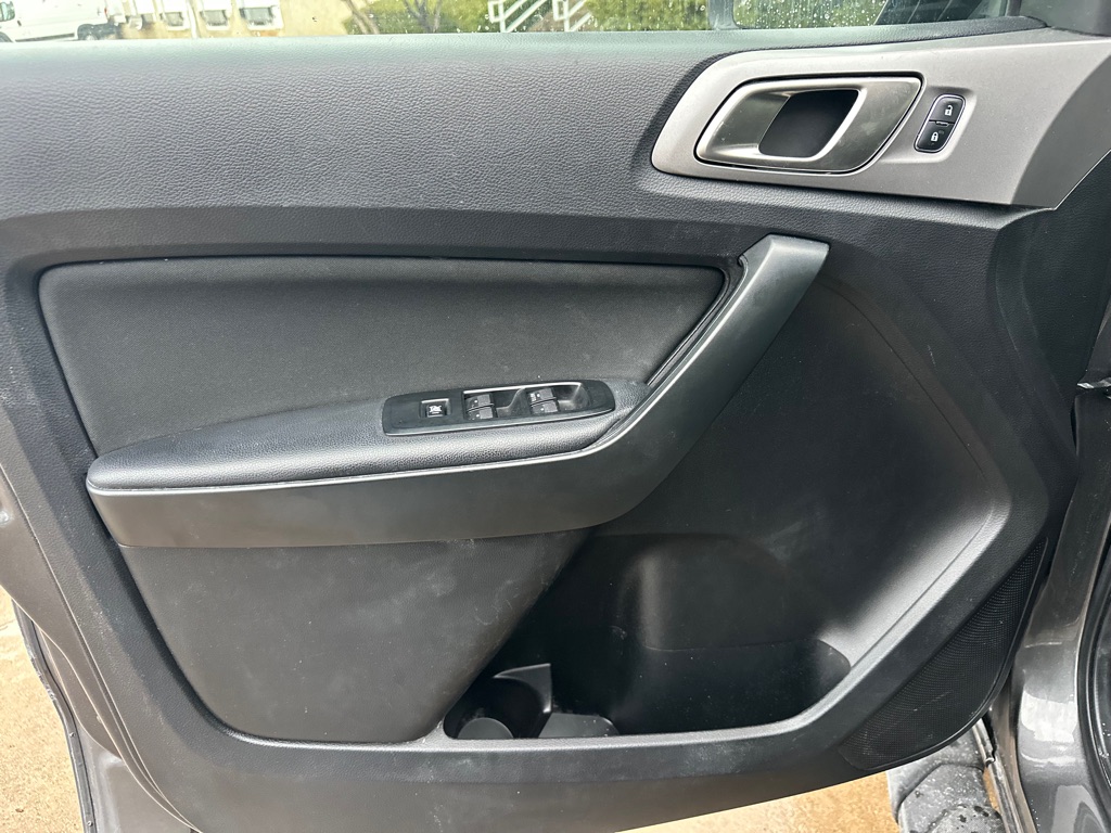 Photo 22 of this FORD RANGER