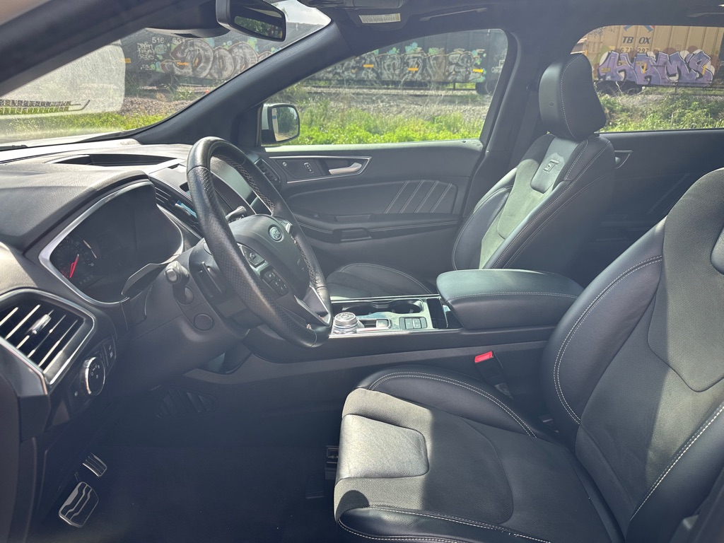 Photo 22 of this FORD EDGE