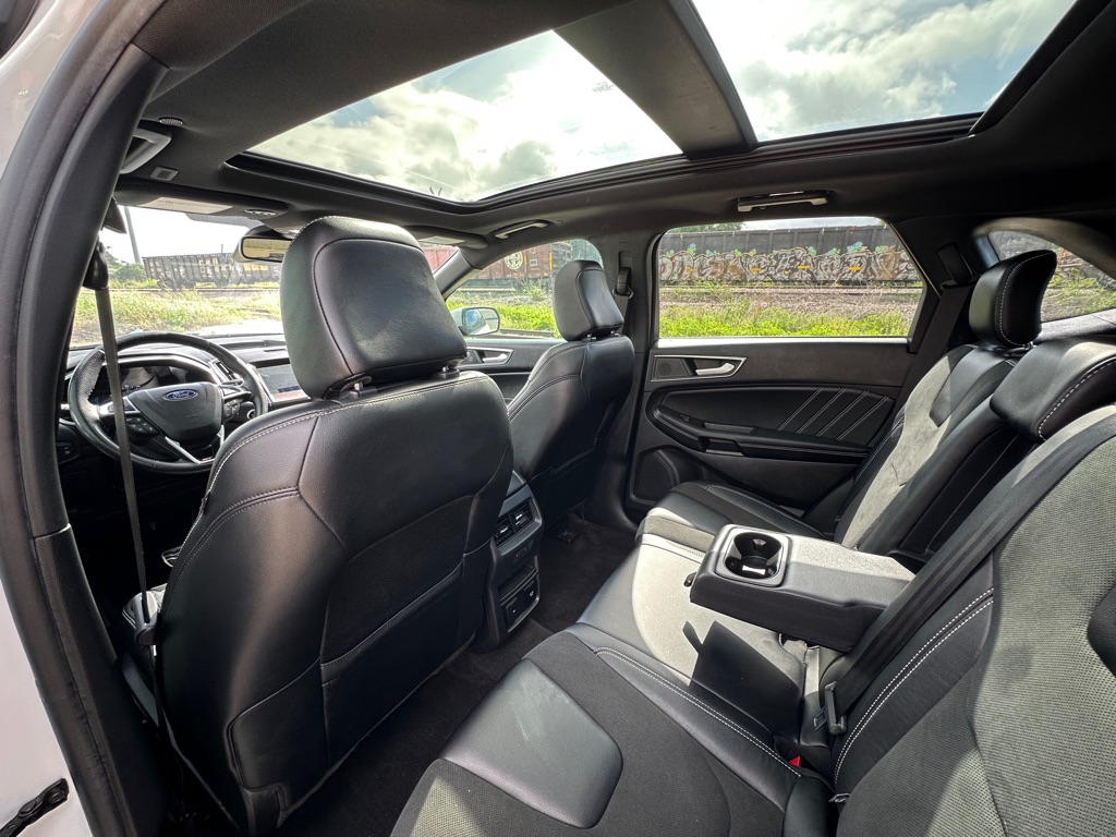 Photo 24 of this FORD EDGE