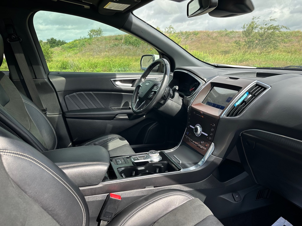 Photo 30 of this FORD EDGE