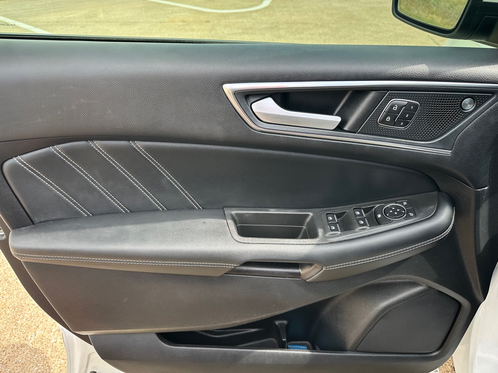 Photo 23 of this FORD EDGE