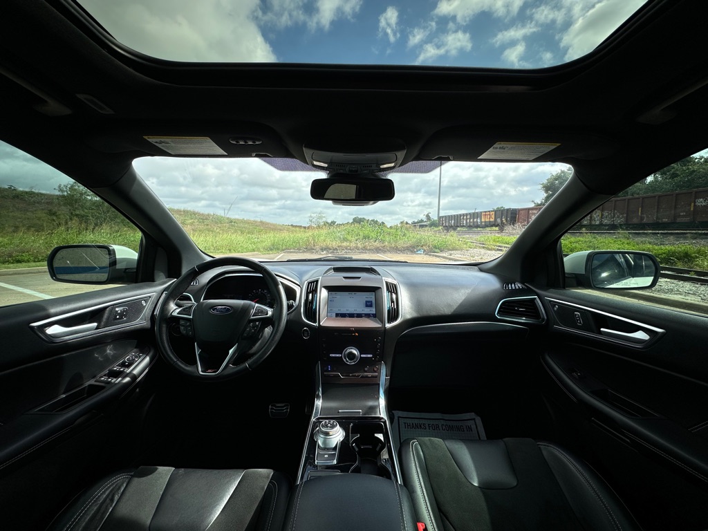 Photo 32 of this FORD EDGE