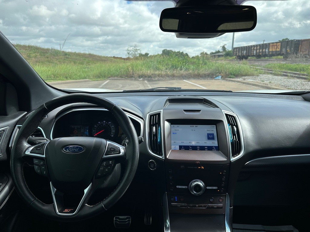 Photo 25 of this FORD EDGE