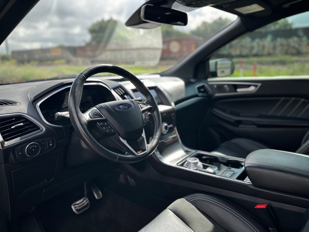 Photo 21 of this FORD EDGE