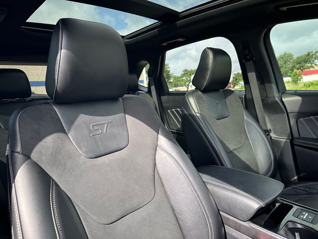 Photo 31 of this FORD EDGE