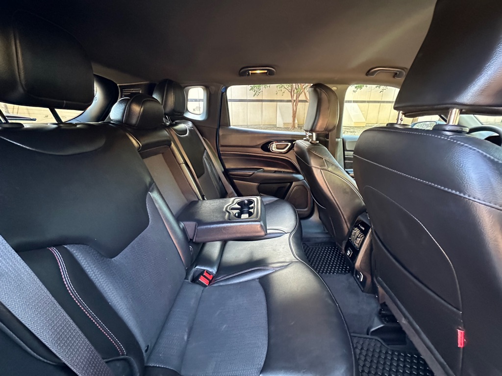 Photo 27 of this JEEP COMPASS