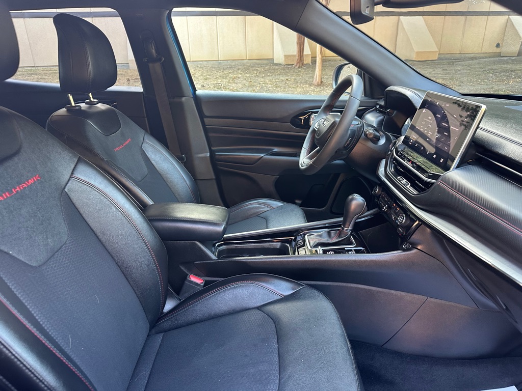 Photo 26 of this JEEP COMPASS