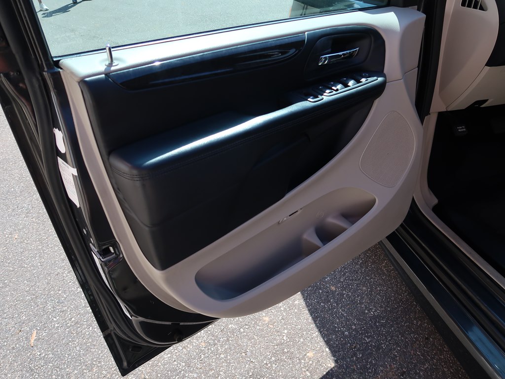 Photo 45 of this DODGE GRAND CARAVAN