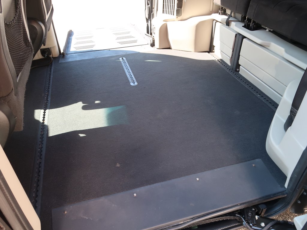 Photo 4 of this DODGE GRAND CARAVAN