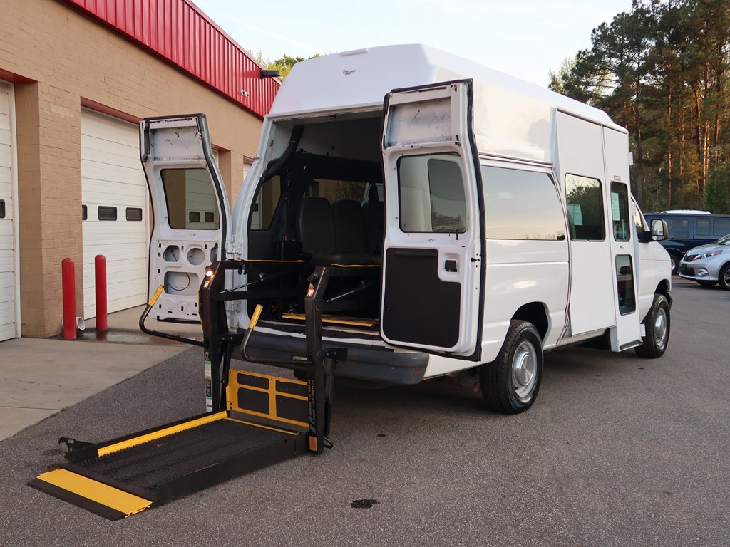 Photo 3 of this FORD ECONOLINE