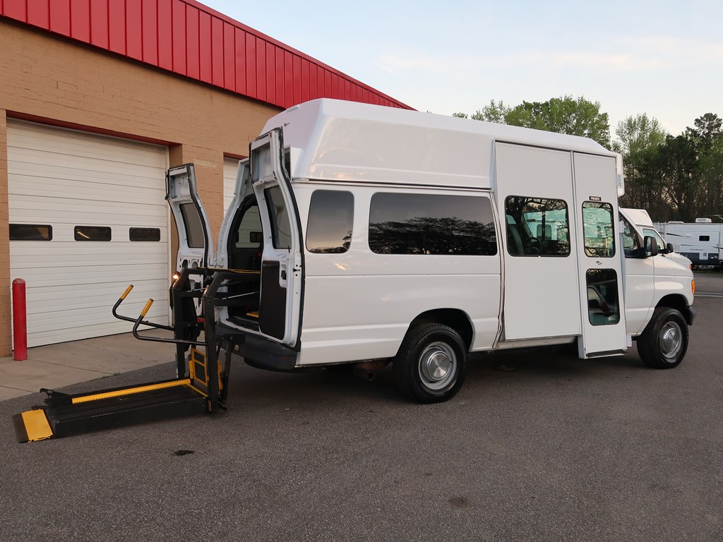 Photo 32 of this FORD ECONOLINE