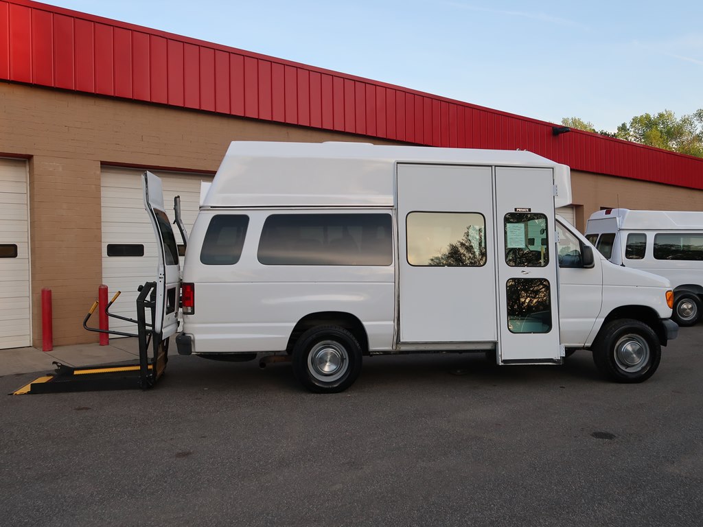 Photo 15 of this FORD ECONOLINE