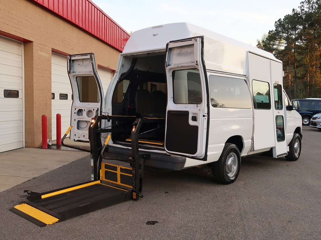 Photo 17 of this FORD ECONOLINE