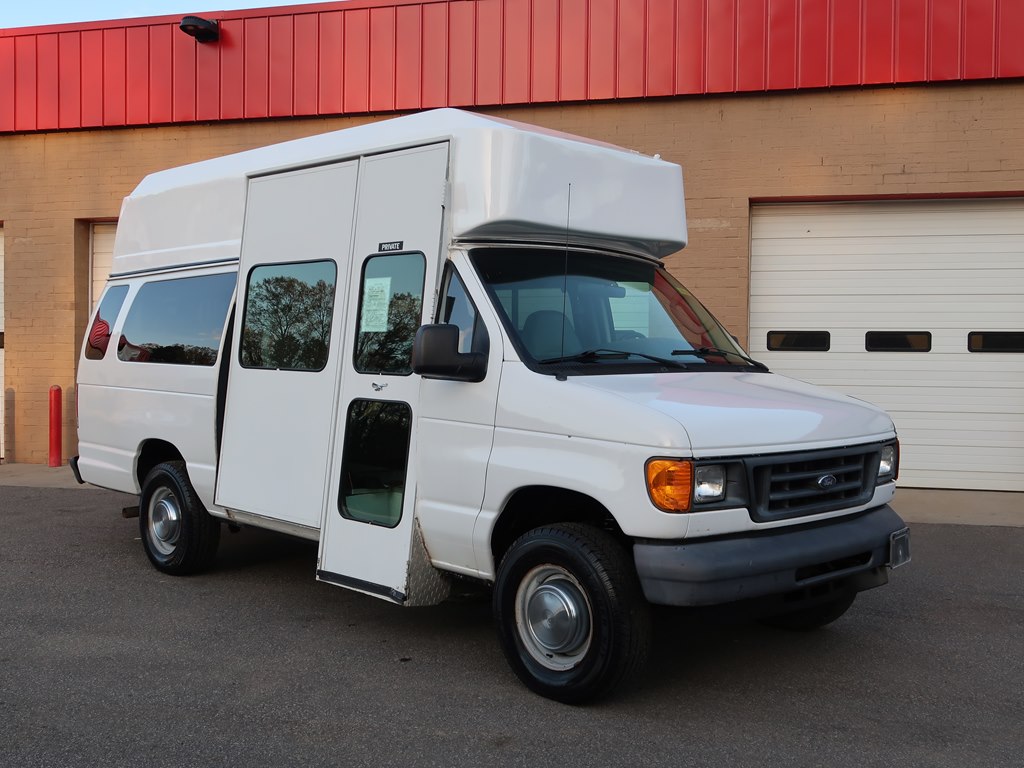 Photo 4 of this FORD ECONOLINE
