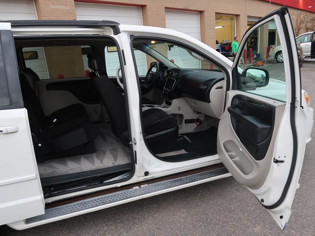 Photo 38 of this DODGE GRAND CARAVAN