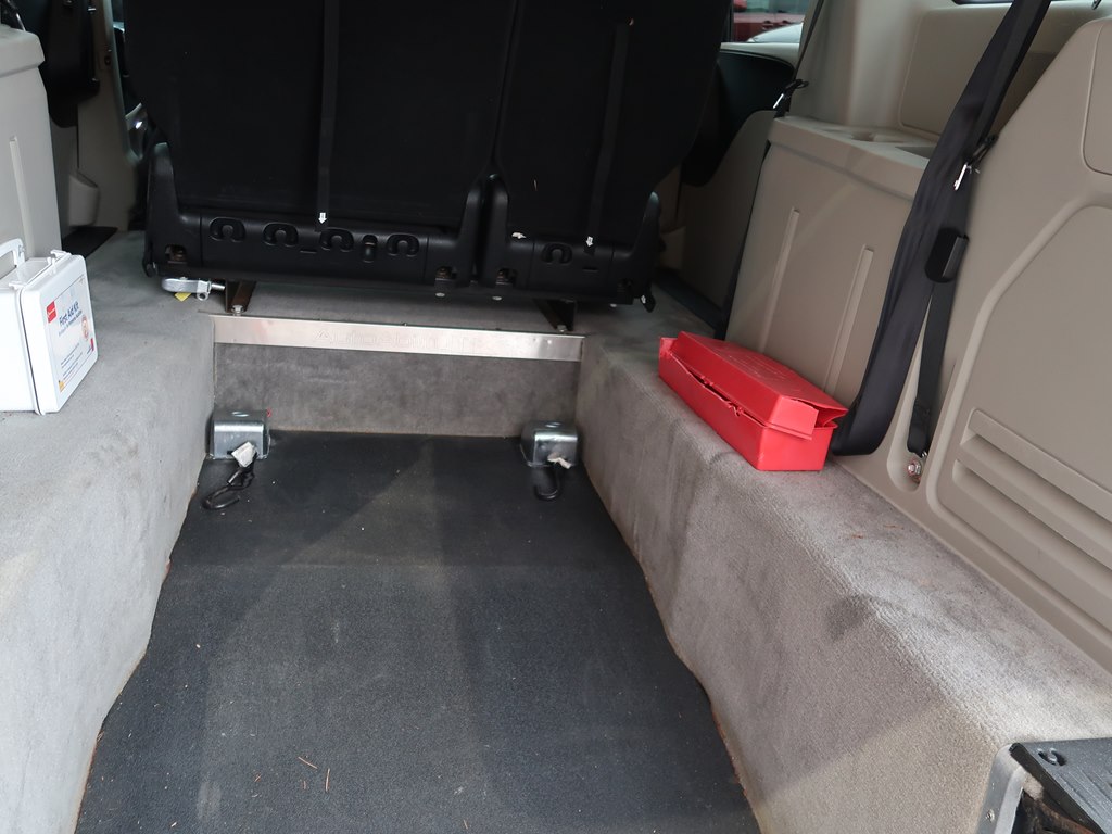 Photo 25 of this DODGE GRAND CARAVAN