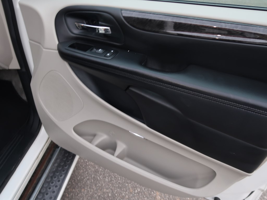 Photo 44 of this DODGE GRAND CARAVAN
