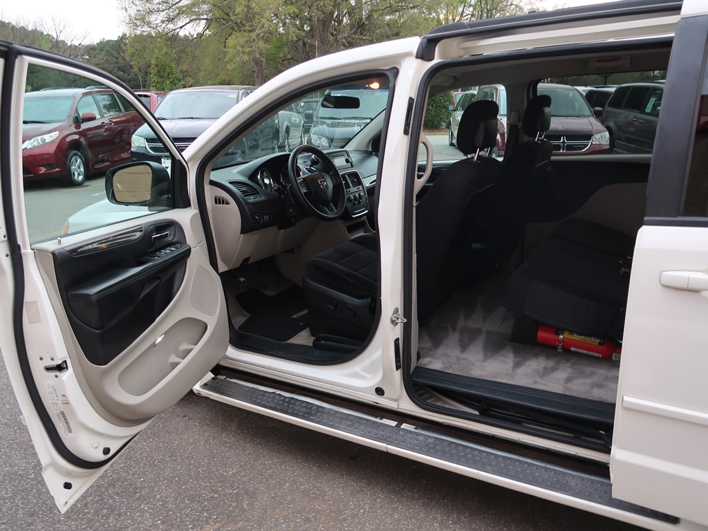 Photo 28 of this DODGE GRAND CARAVAN