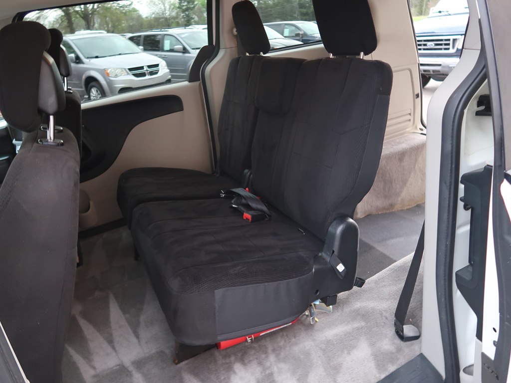Photo 30 of this DODGE GRAND CARAVAN