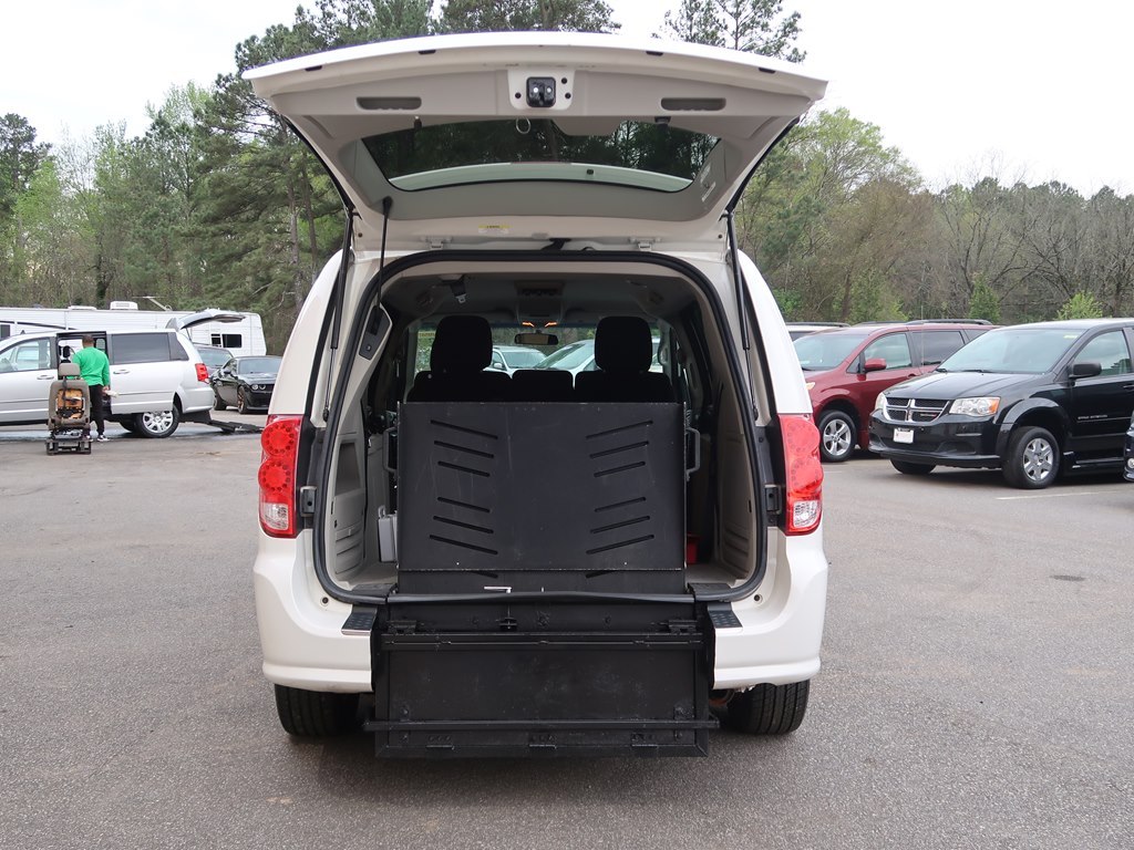 Photo 12 of this DODGE GRAND CARAVAN