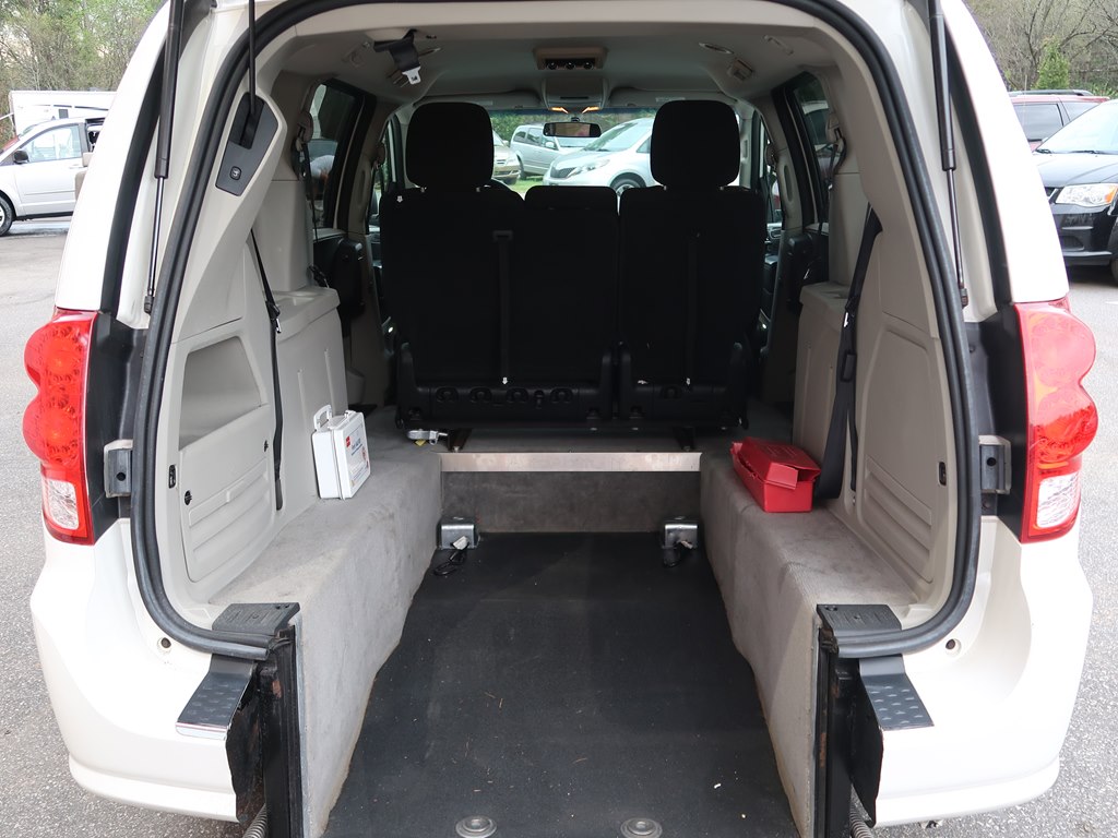 Photo 20 of this DODGE GRAND CARAVAN