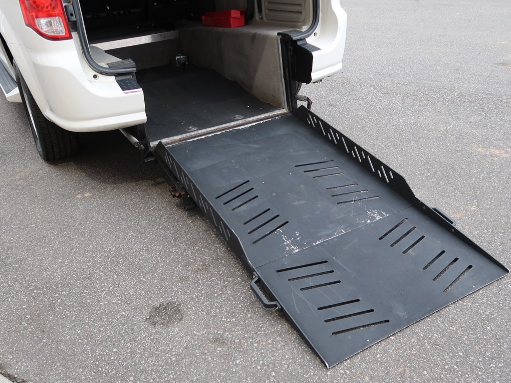 Photo 18 of this DODGE GRAND CARAVAN