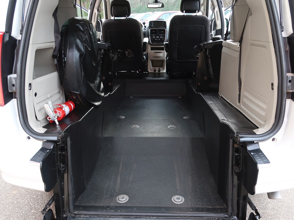 Photo 3 of this DODGE GRAND CARAVAN