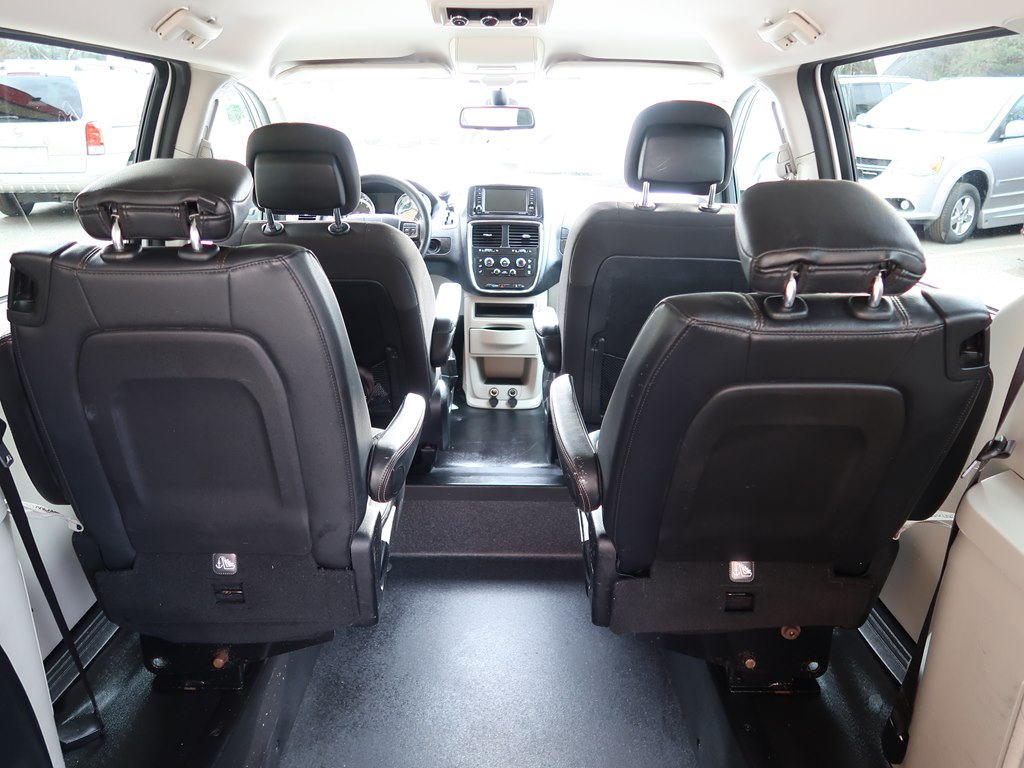 Photo 29 of this DODGE GRAND CARAVAN