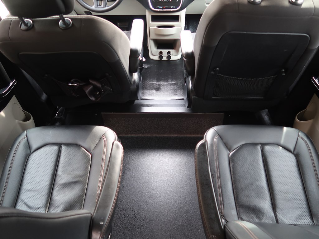 Photo 30 of this DODGE GRAND CARAVAN