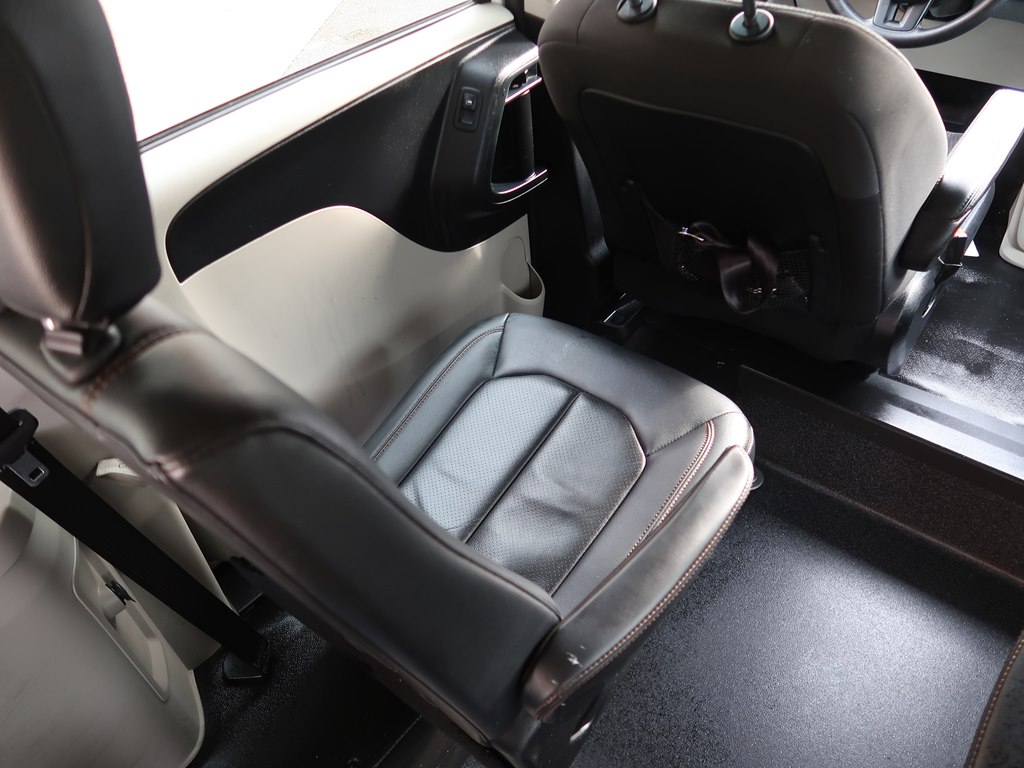 Photo 37 of this DODGE GRAND CARAVAN