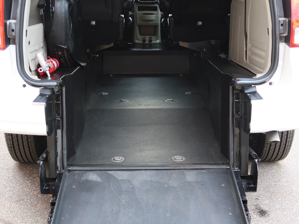 Photo 26 of this DODGE GRAND CARAVAN