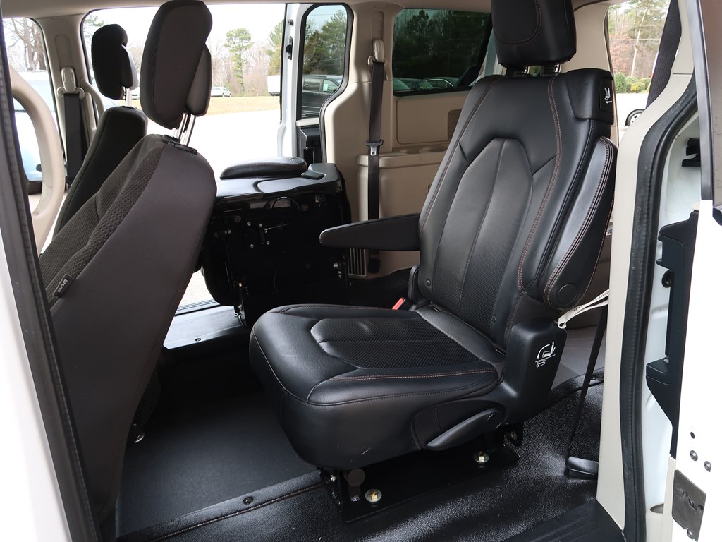 Photo 50 of this DODGE GRAND CARAVAN