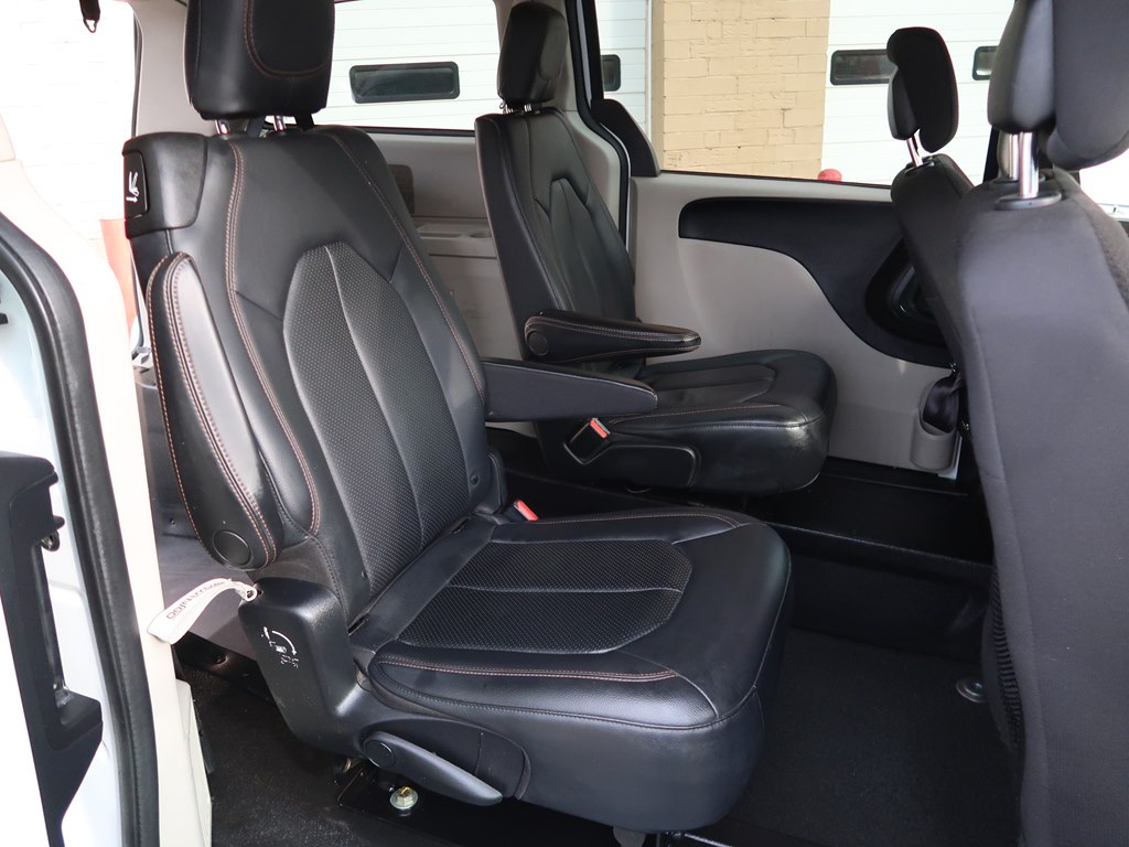 Photo 5 of this DODGE GRAND CARAVAN