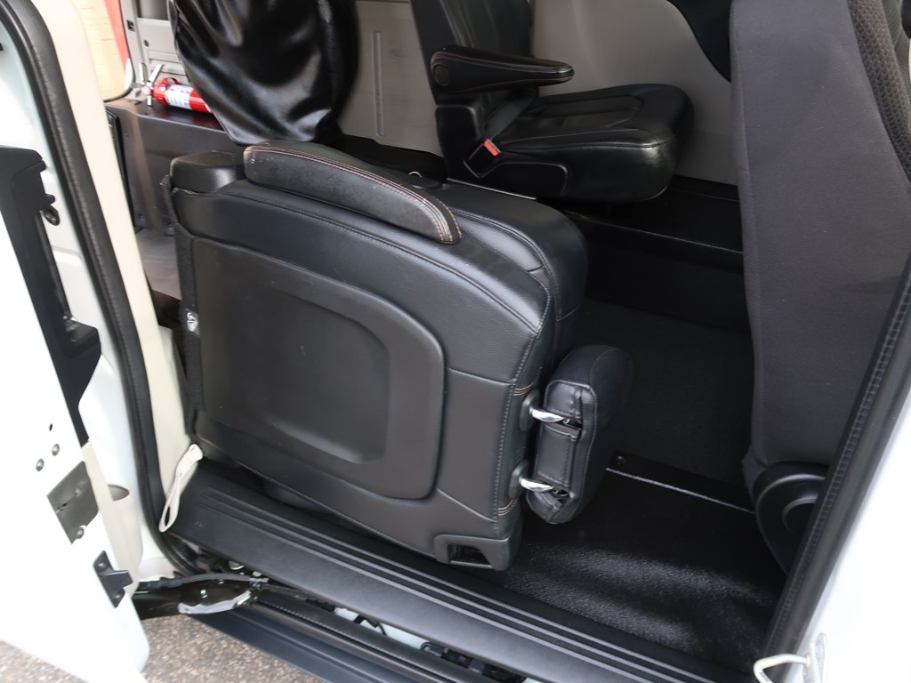Photo 43 of this DODGE GRAND CARAVAN