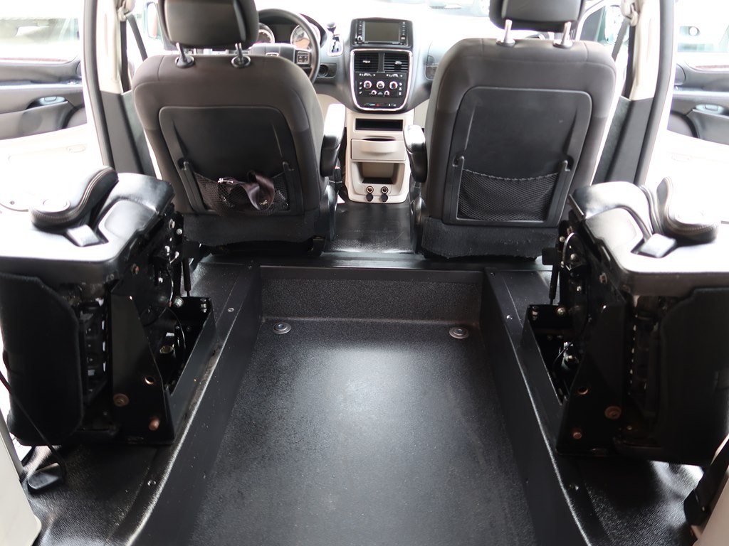 Photo 4 of this DODGE GRAND CARAVAN