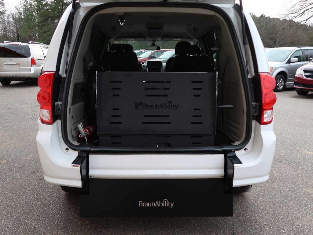 Photo 21 of this DODGE GRAND CARAVAN