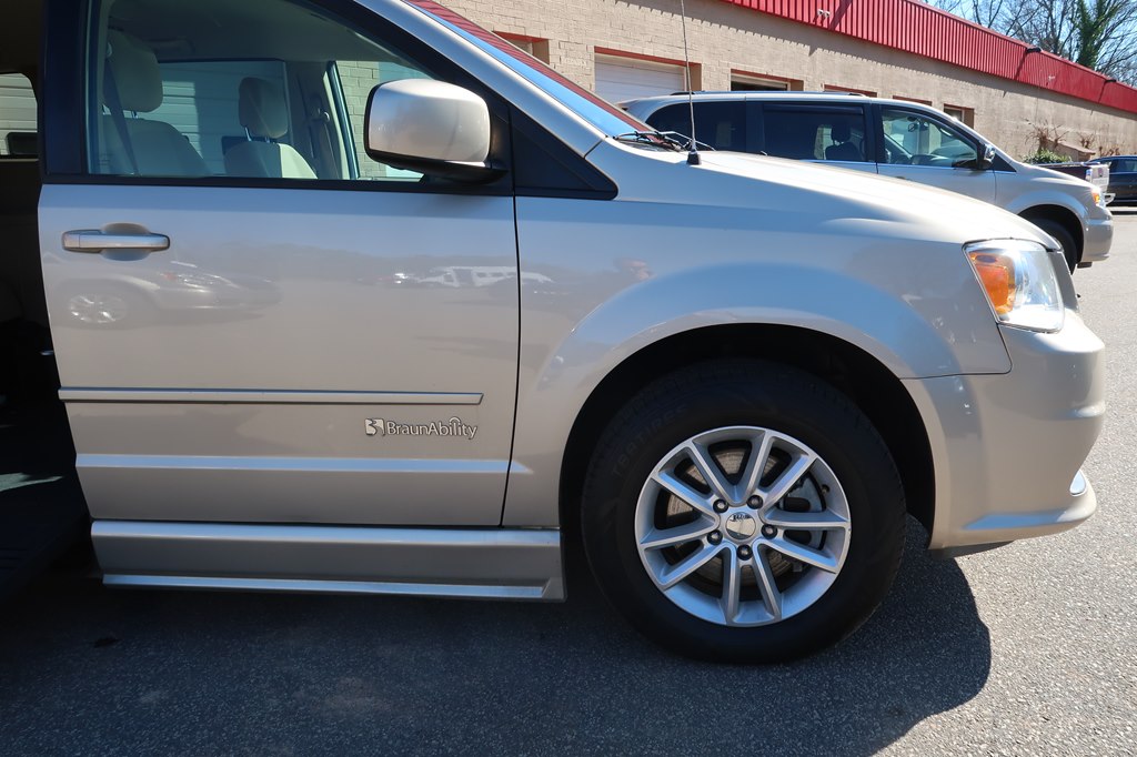 Photo 70 of this DODGE GRAND CARAVAN