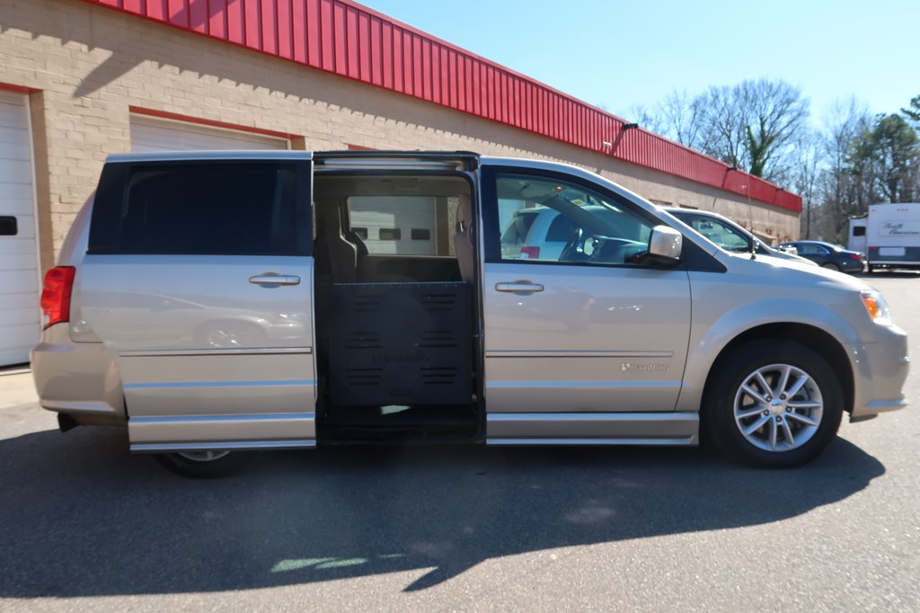 Photo 29 of this DODGE GRAND CARAVAN