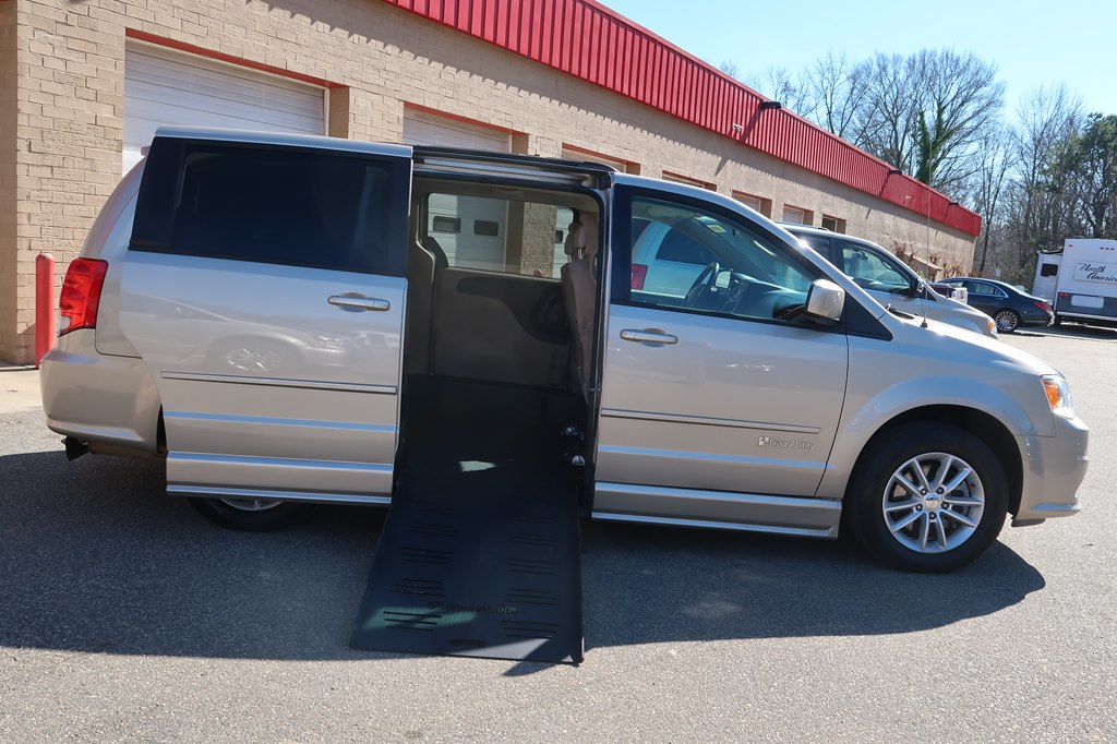 Photo 36 of this DODGE GRAND CARAVAN