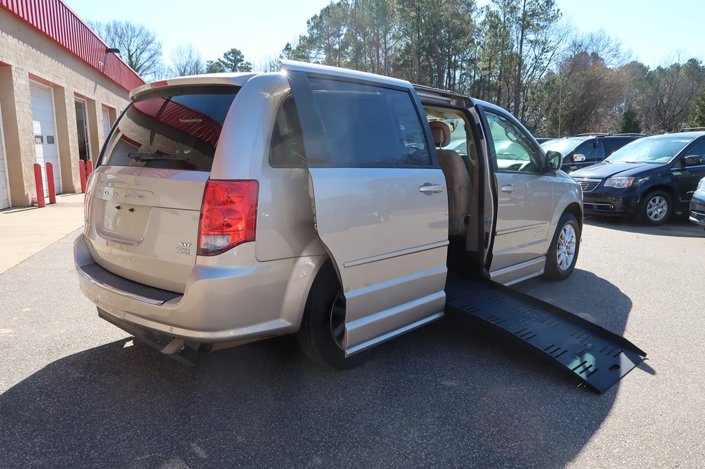 Photo 38 of this DODGE GRAND CARAVAN