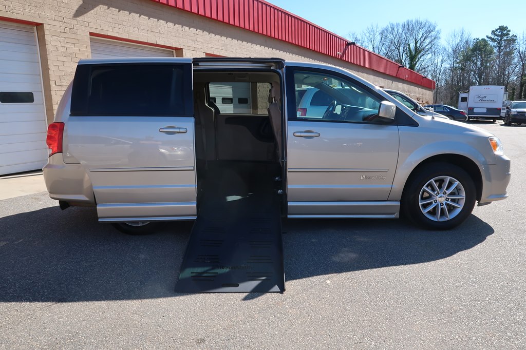 Photo 46 of this DODGE GRAND CARAVAN
