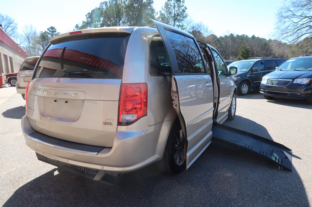 Photo 41 of this DODGE GRAND CARAVAN