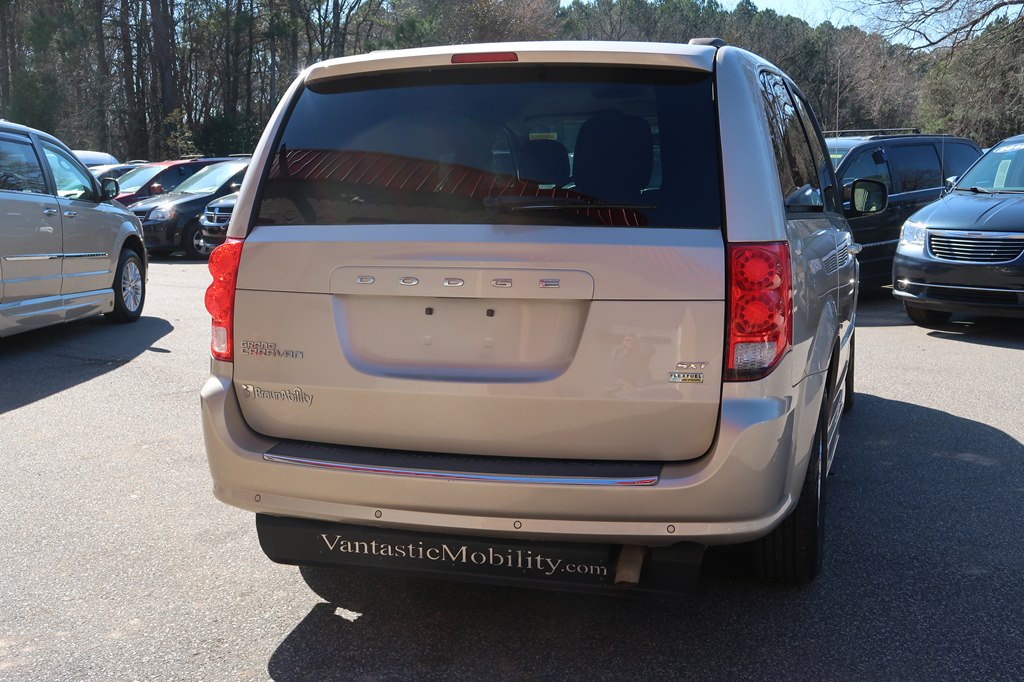 Photo 18 of this DODGE GRAND CARAVAN