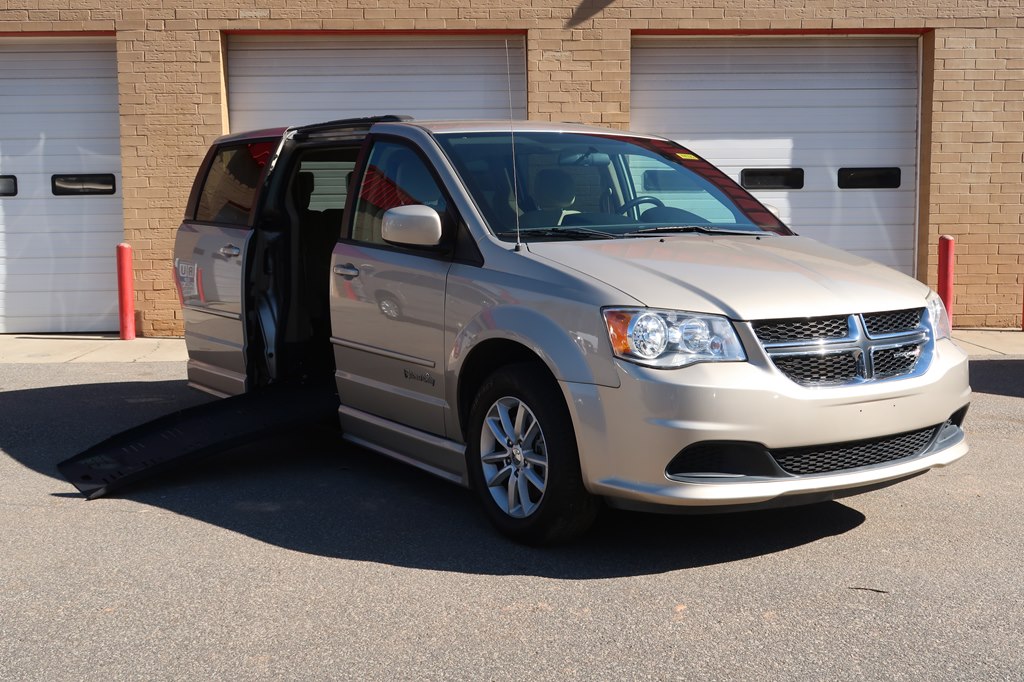 Photo 32 of this DODGE GRAND CARAVAN