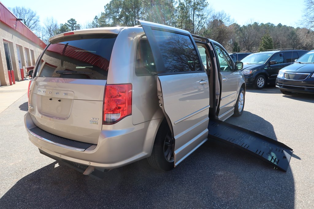 Photo 40 of this DODGE GRAND CARAVAN