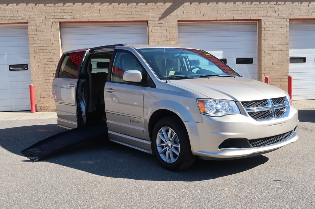 Photo 30 of this DODGE GRAND CARAVAN