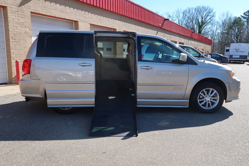 Photo 37 of this DODGE GRAND CARAVAN