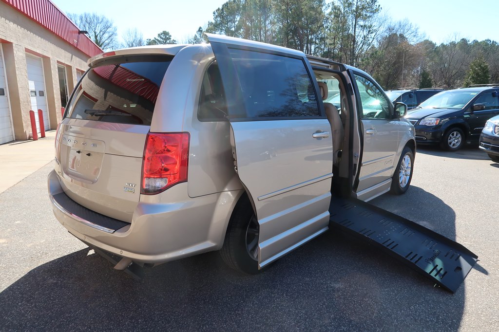 Photo 39 of this DODGE GRAND CARAVAN