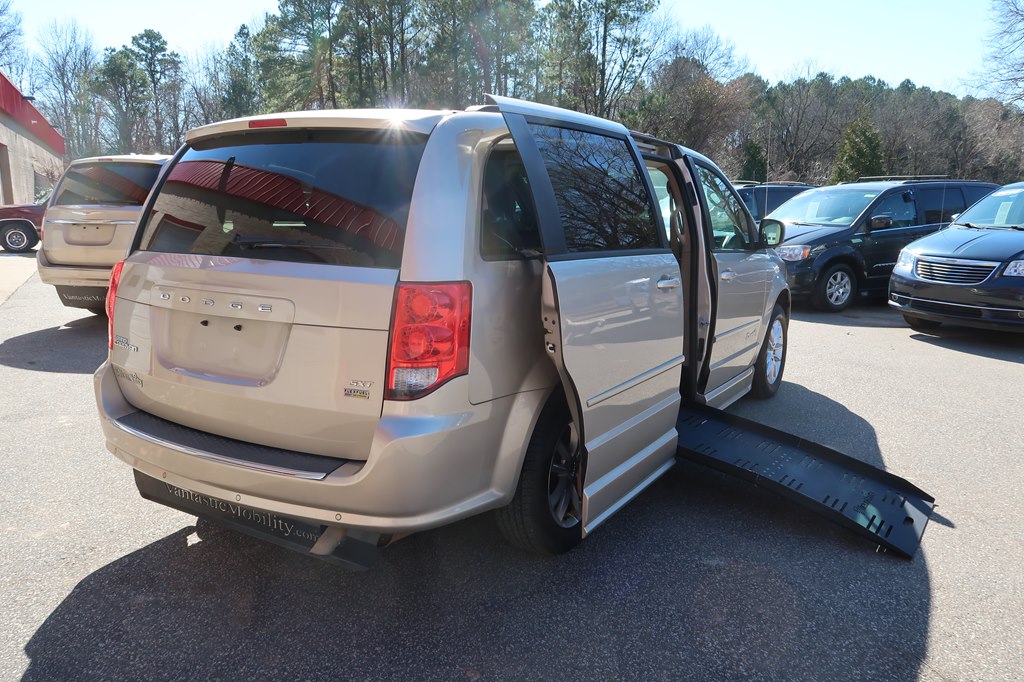 Photo 42 of this DODGE GRAND CARAVAN